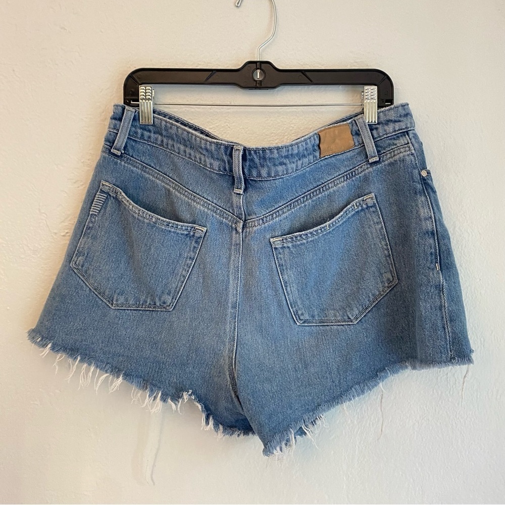 PAIGE Blue Jean Shorts Distressed Hem Summer Essential - Picture 4 of 7